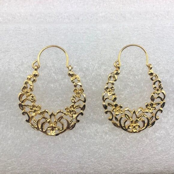 Gold Floral Detailed Hoop Earrings NWOT - Picture 2 of 8